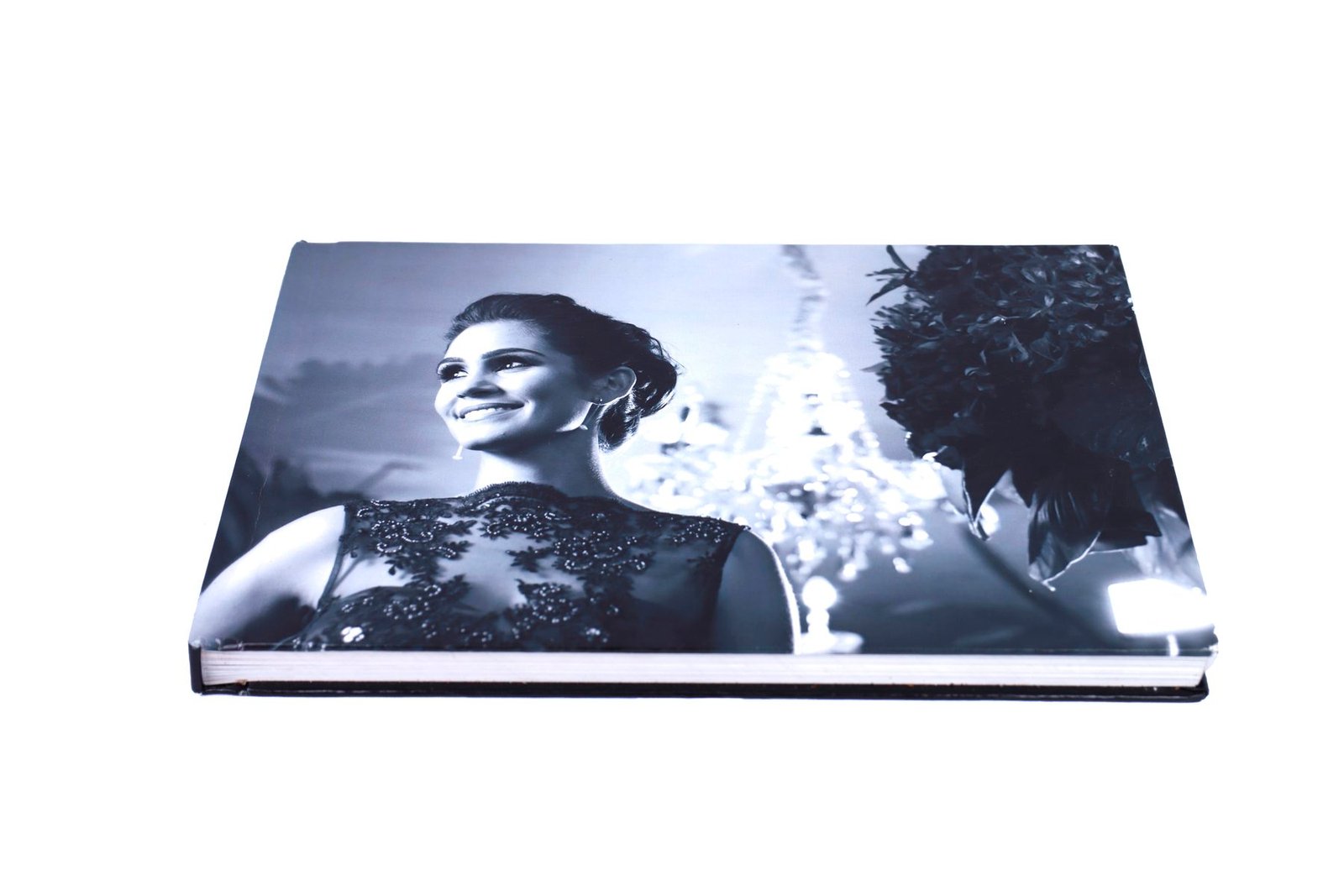 Álbum de formatura do Z7 Studio com foto em preto e branco na capa